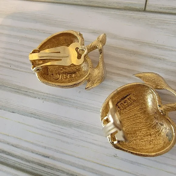F10 Vintage BSK Stamped Gold-tone Apple Clip-on Earrings - Picture 2 of 3